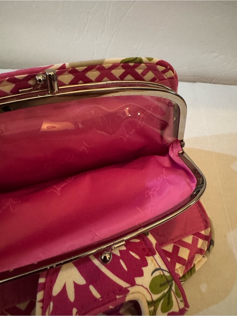 Vera Bradley Frame Wallet In The Retired Priscilla Pink Floral Pattern - Picture 6 of 7